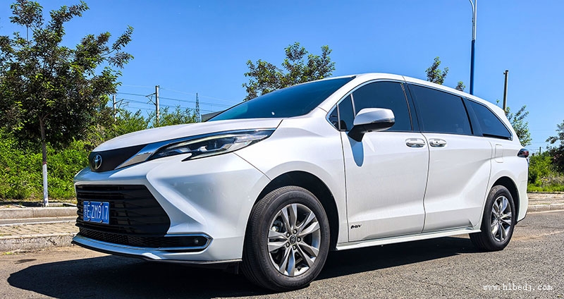 豐田塞納商務(wù)車